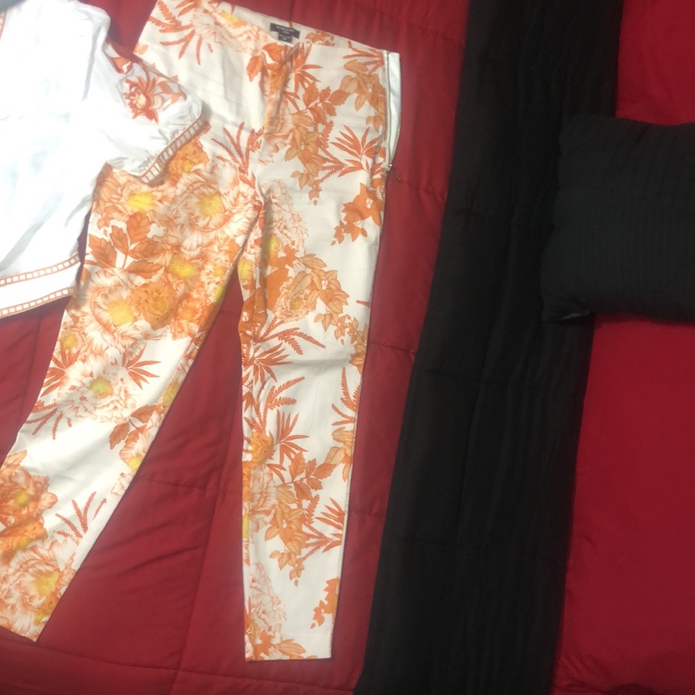 Marciano San Lucas Top & Elle Capri Pants - Picture 3 of 8